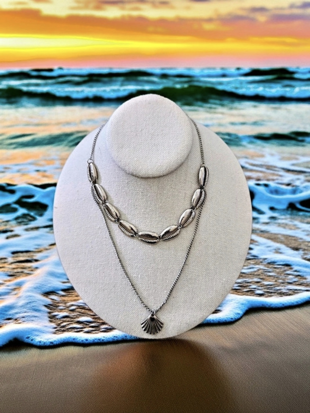 Layered Pendant Necklace in Silver - Like New
